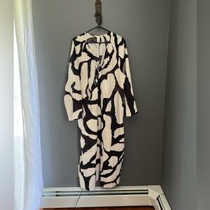 H&M Maxi- graphic black and white XL